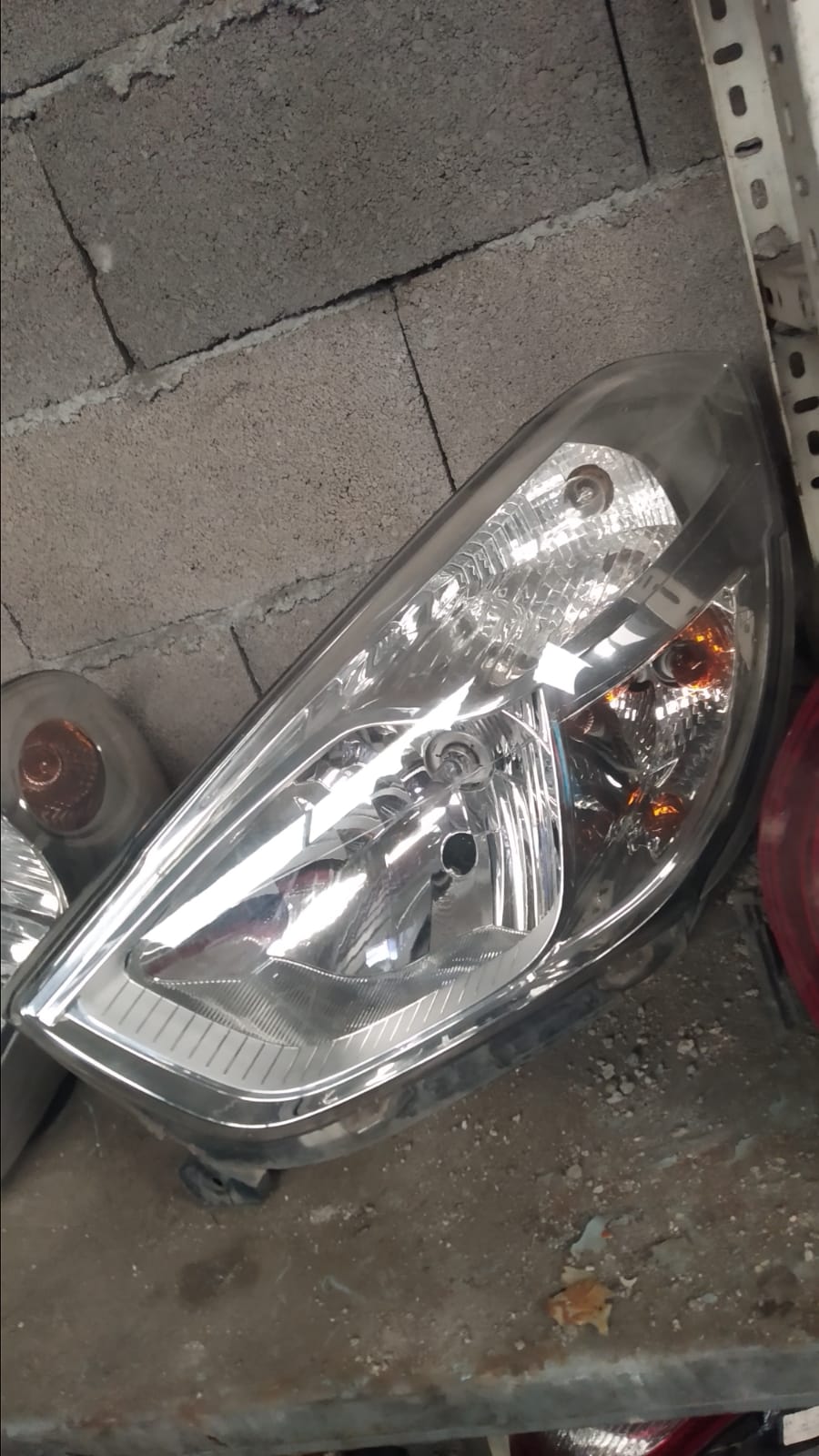 Duster çıkma yedek parça_DACİA DOKKER SOL ÖN FAR.jpeg